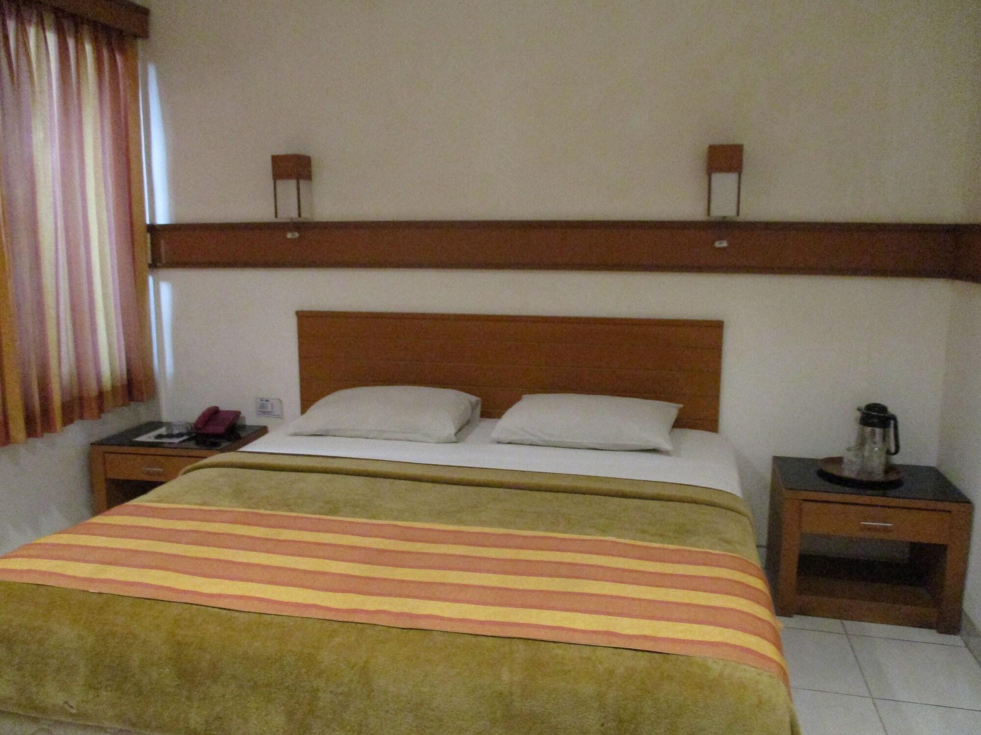 Hotel Caravan Jakarta Buitenkant foto