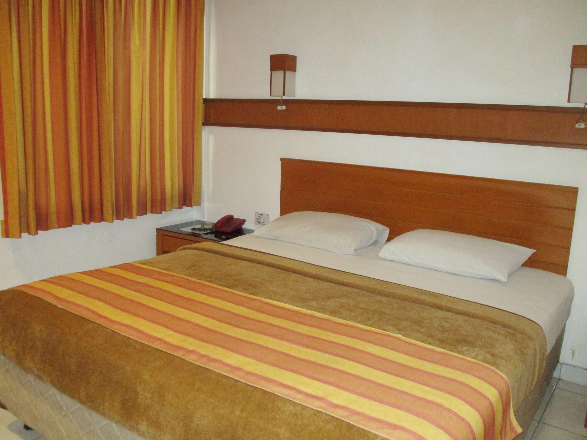 Hotel Caravan Jakarta Buitenkant foto