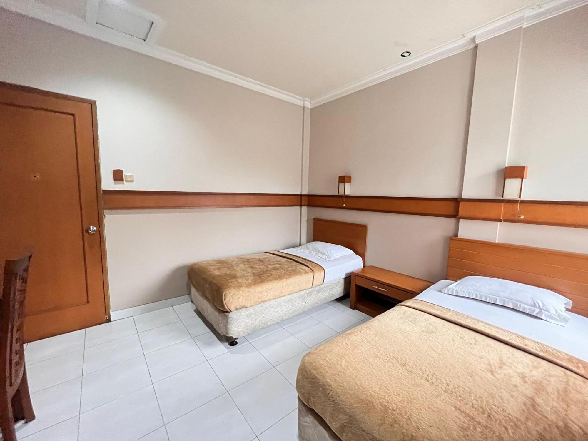 Hotel Caravan Jakarta Buitenkant foto