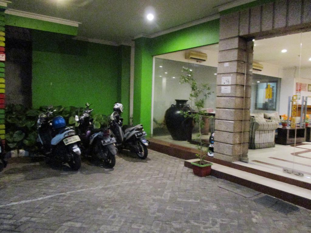 Hotel Caravan Jakarta Buitenkant foto