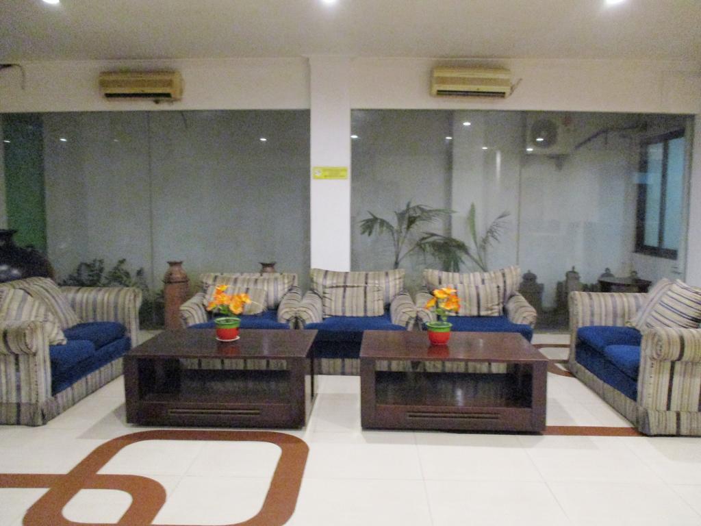 Hotel Caravan Jakarta Buitenkant foto