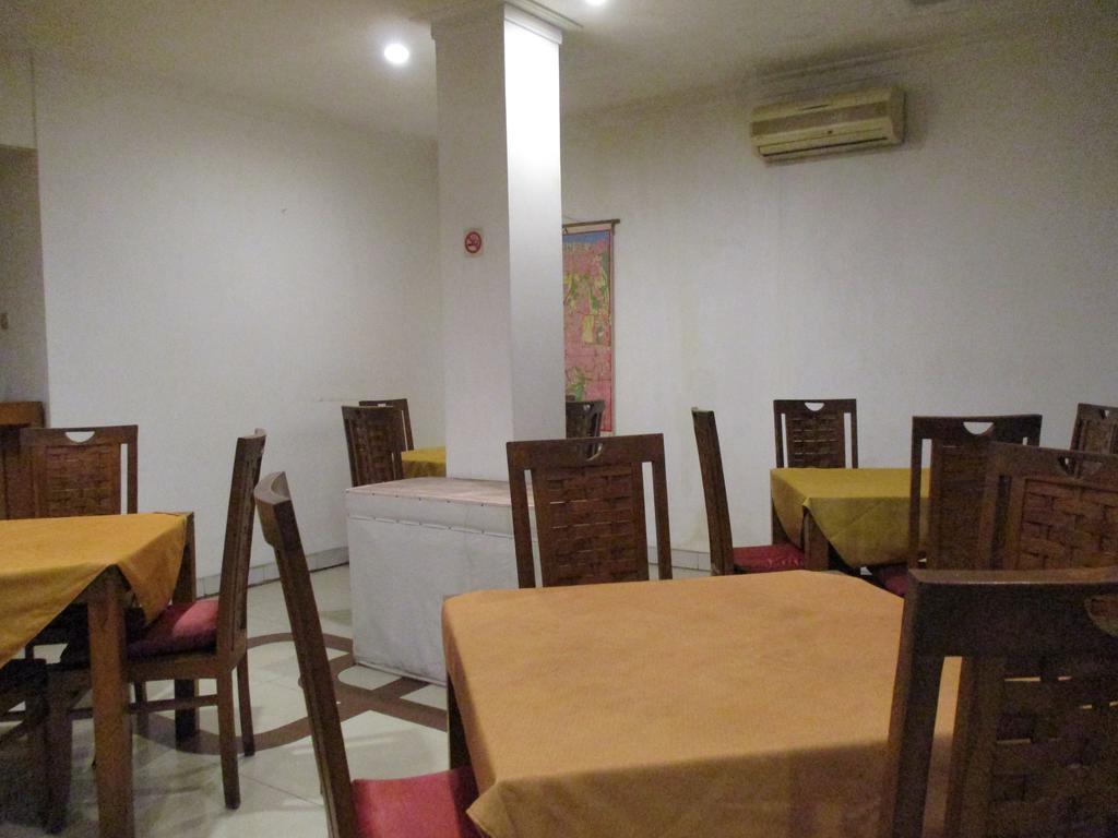 Hotel Caravan Jakarta Buitenkant foto