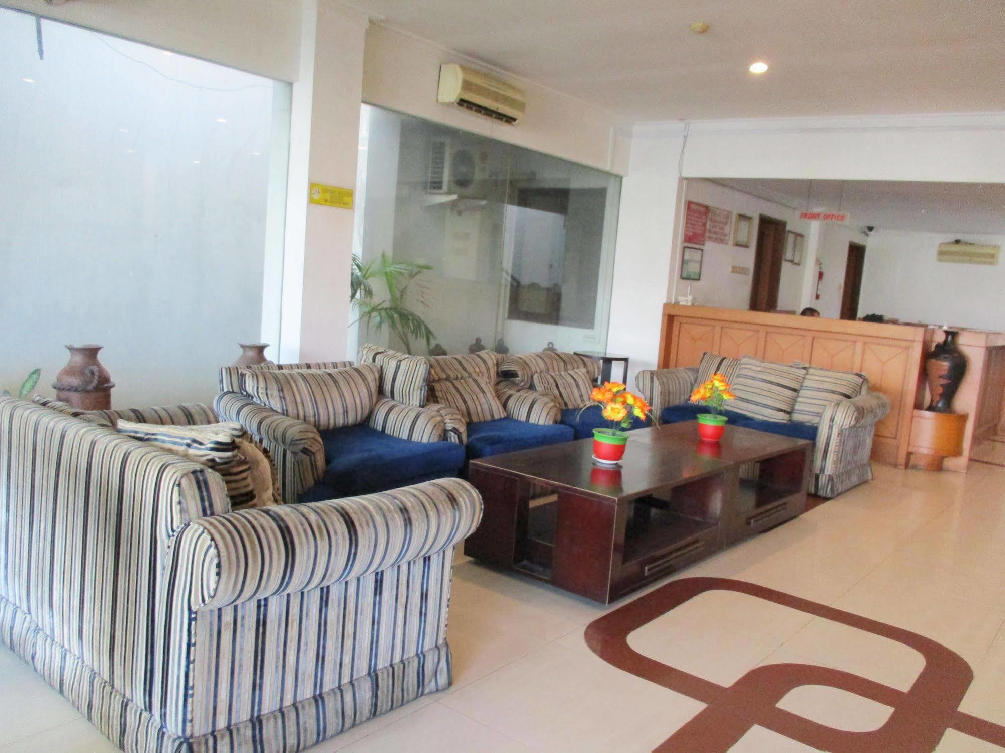 Hotel Caravan Jakarta Buitenkant foto